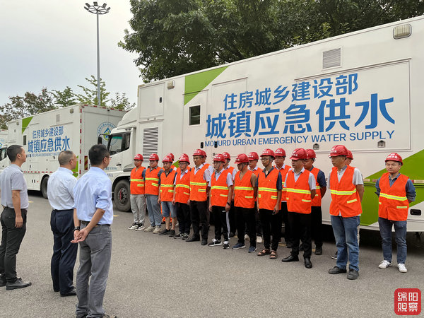 j9官网紧急救援供水车保障泸定群众用水安全